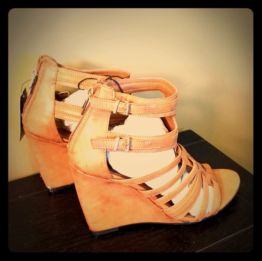 3/$30 NWT! Express Strap Sexy Zip Back Wedge Sandals Tan Camel Brown Size 9